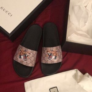 Gucci slides tiger print
